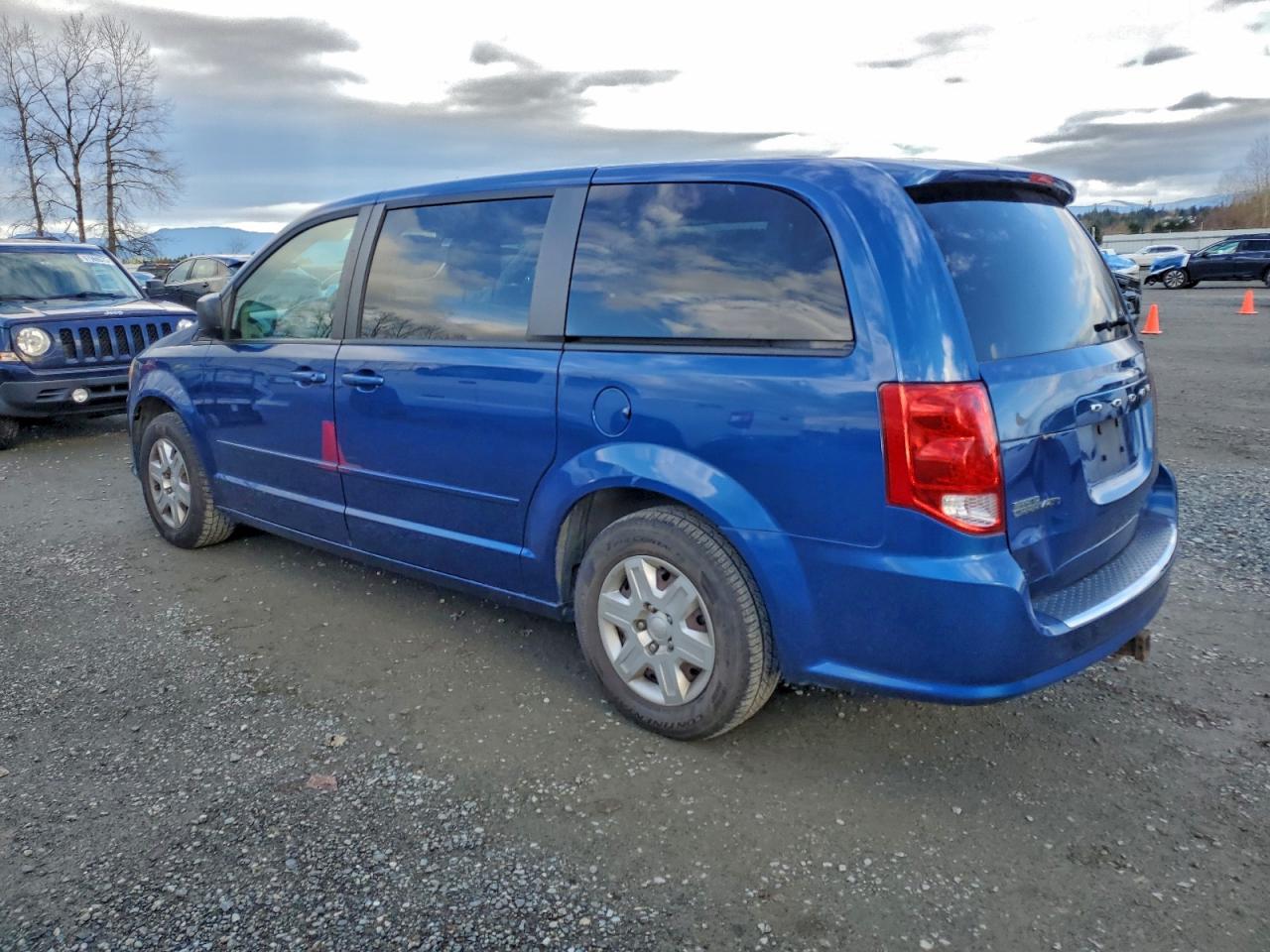 2011 DODGE GRAND CARAVAN EXPRESS photo 2