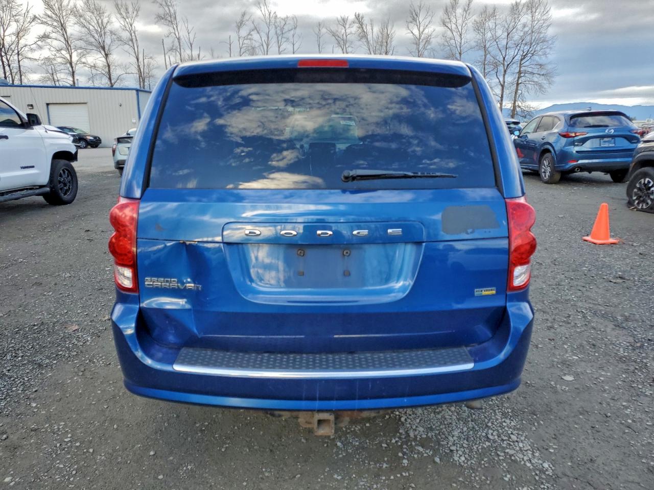2011 DODGE GRAND CARAVAN EXPRESS photo 6
