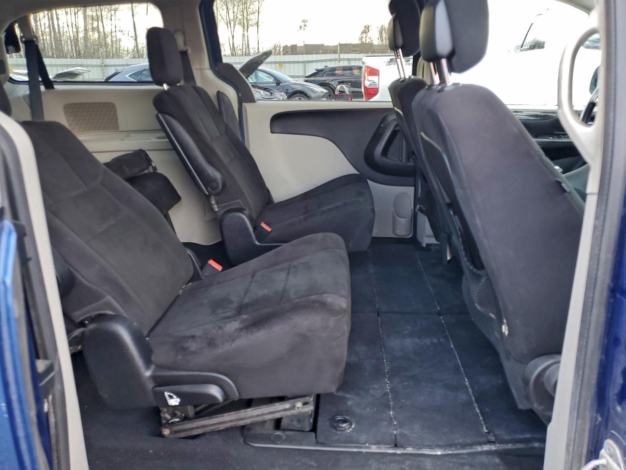 2011 DODGE GRAND CARAVAN EXPRESS photo 11