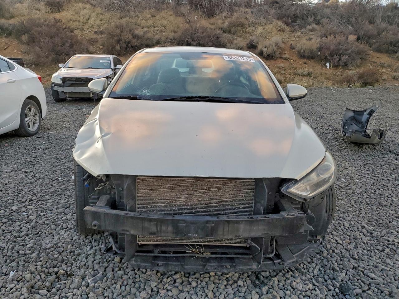 2017 HYUNDAI ELANTRA SE photo 5