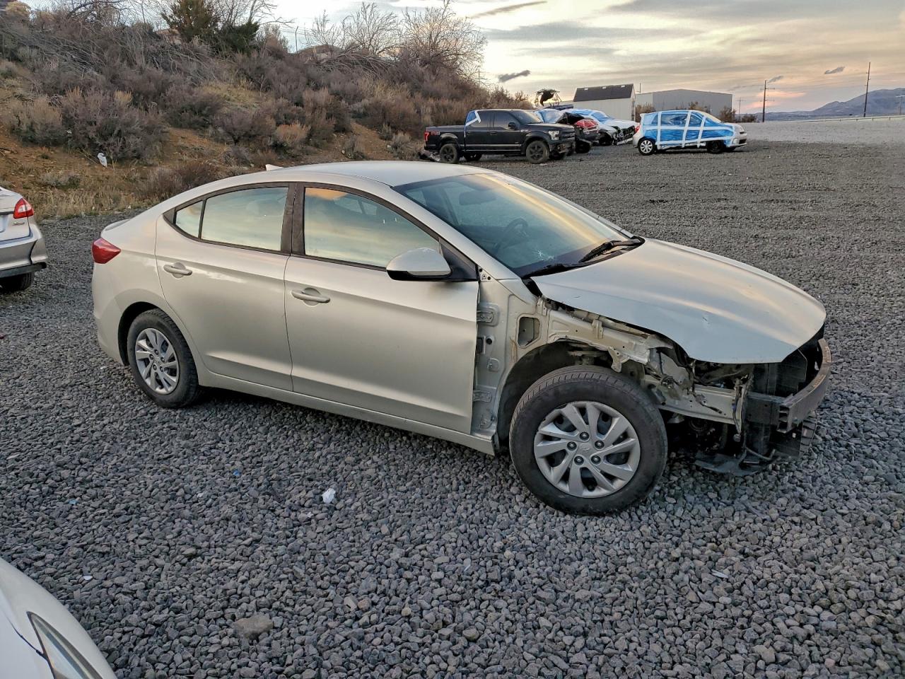 2017 HYUNDAI ELANTRA SE photo 4