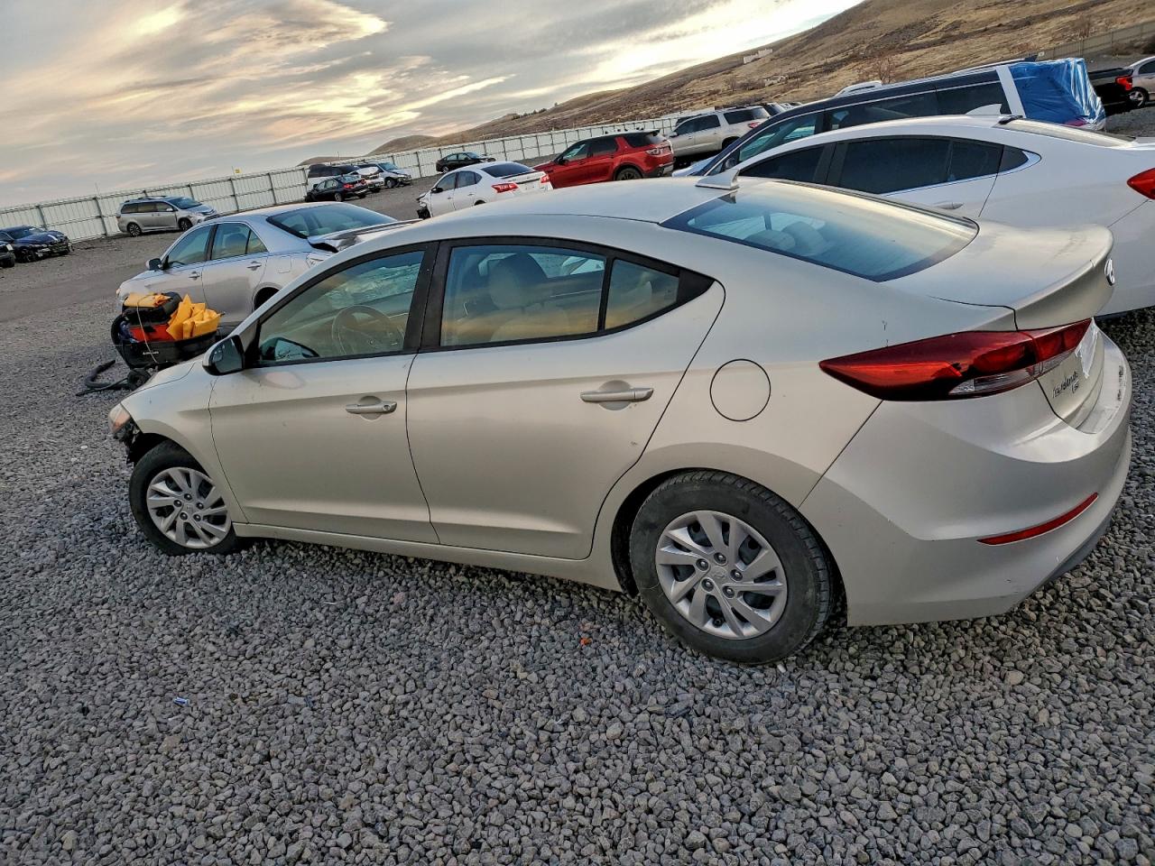2017 HYUNDAI ELANTRA SE photo 2