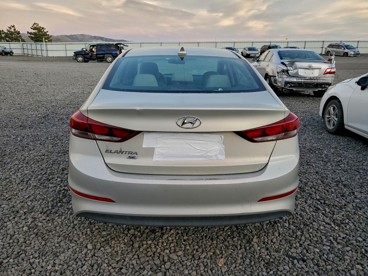 2017 HYUNDAI ELANTRA SE photo 6