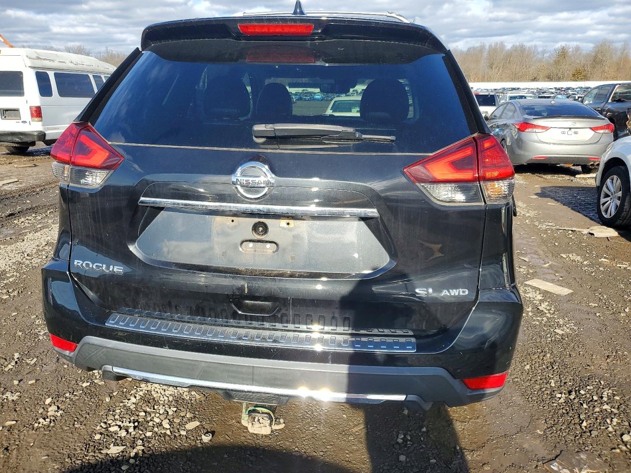 2017 NISSAN ROGUE SV photo 6