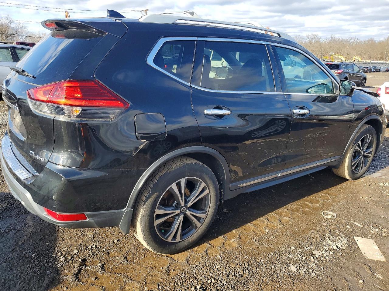 2017 NISSAN ROGUE SV photo 3