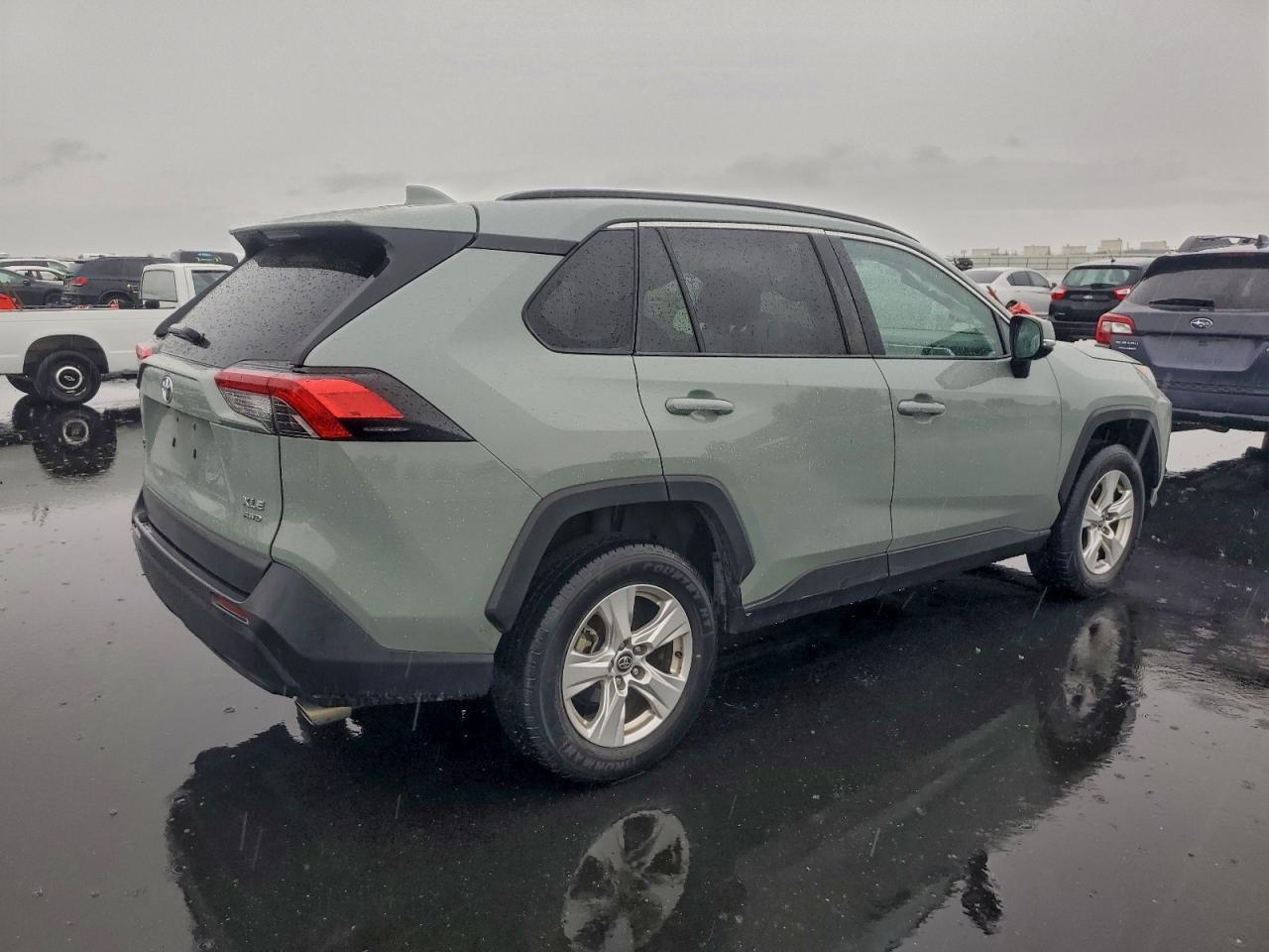 2021 TOYOTA RAV4 XLE photo 5