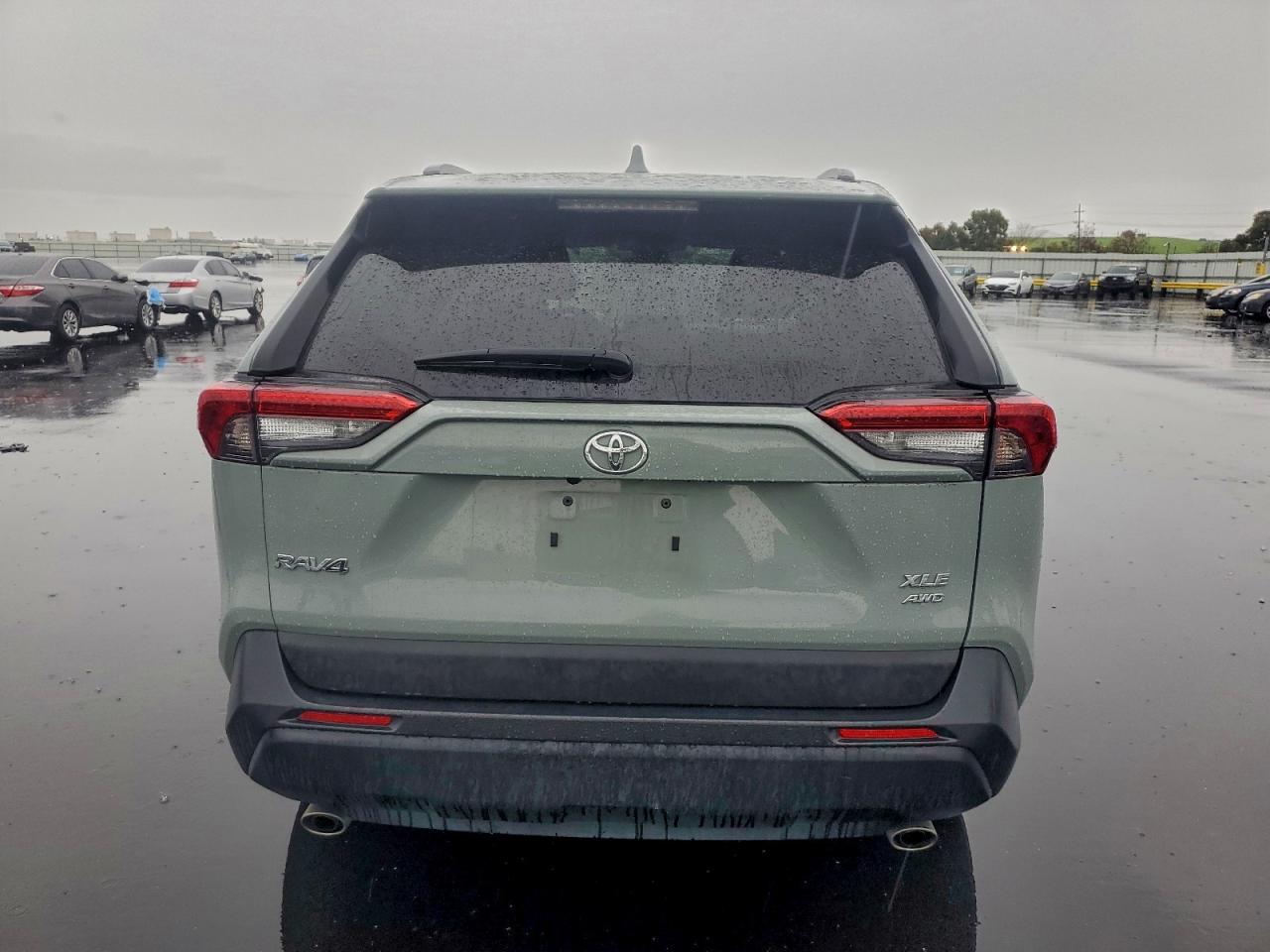 2021 TOYOTA RAV4 XLE photo 11