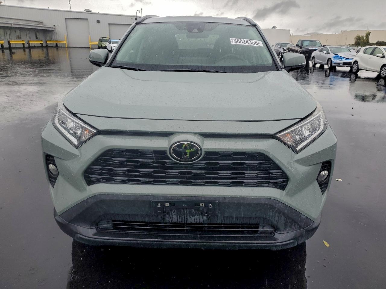 2021 TOYOTA RAV4 XLE photo 9