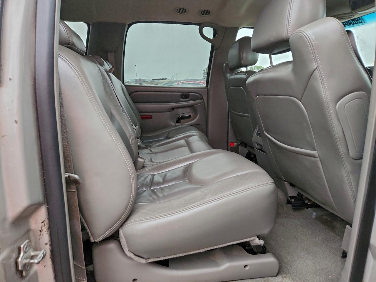 2005 GMC YUKON XL DENALI photo 11