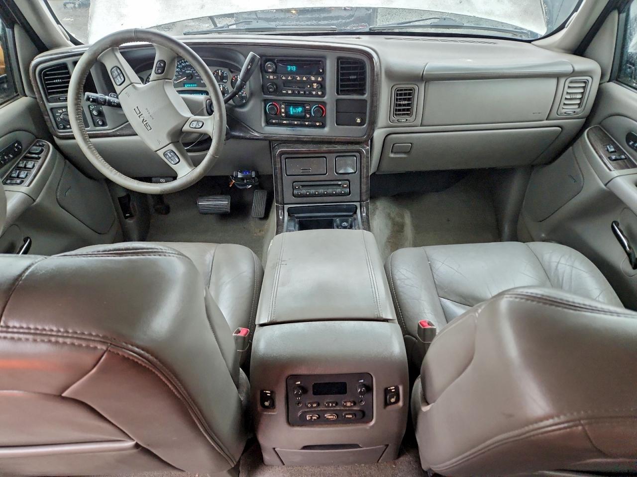 2005 GMC YUKON XL DENALI photo 8