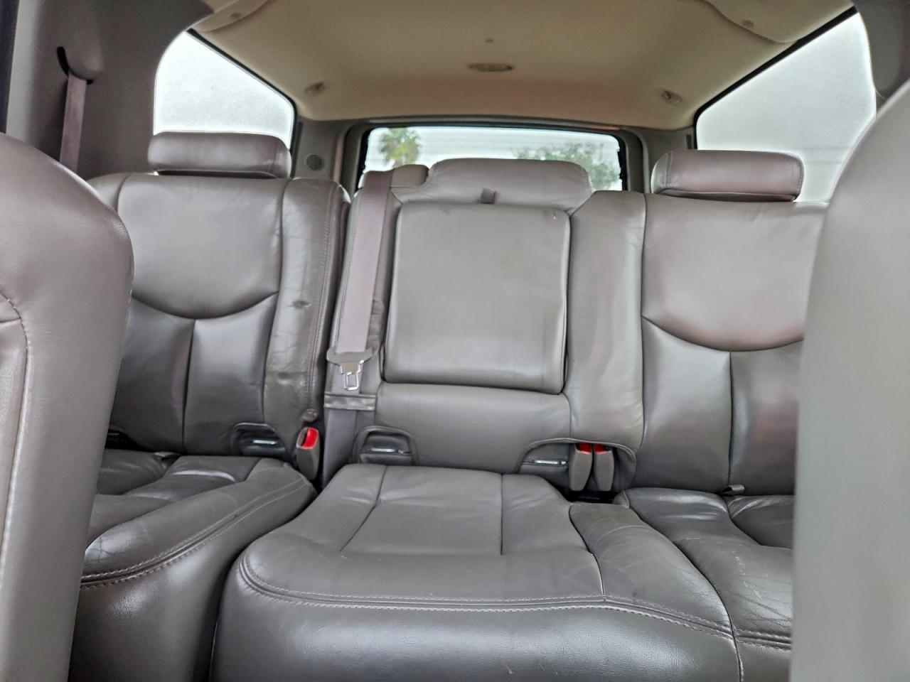 2005 GMC YUKON XL DENALI photo 10