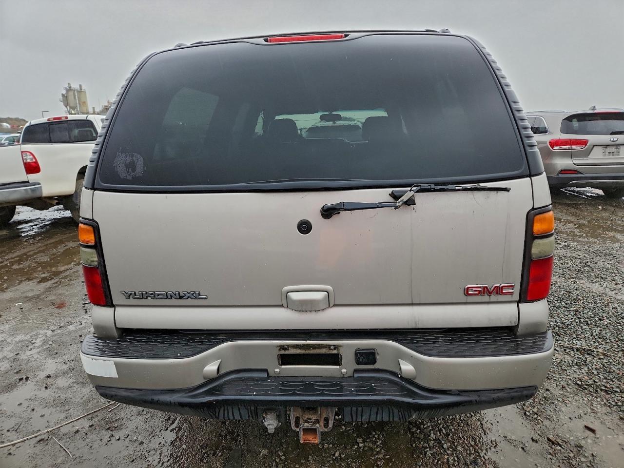2005 GMC YUKON XL DENALI photo 6
