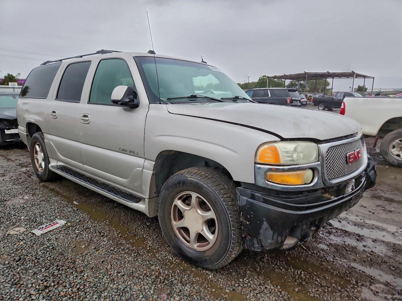 2005 GMC YUKON XL DENALI photo 4