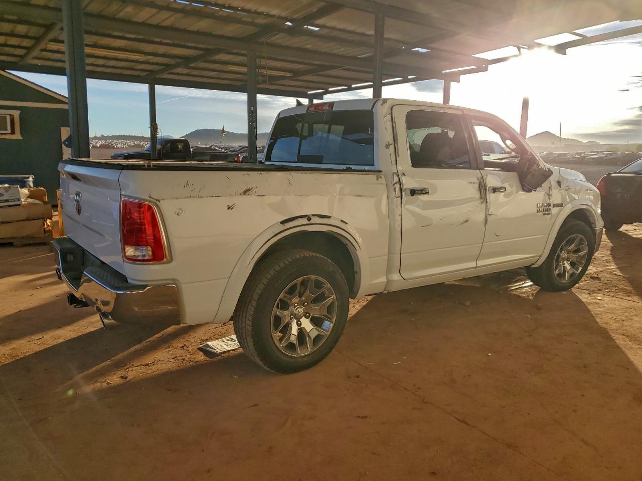 2019 RAM 1500 CLASSIC LARAMIE photo 3