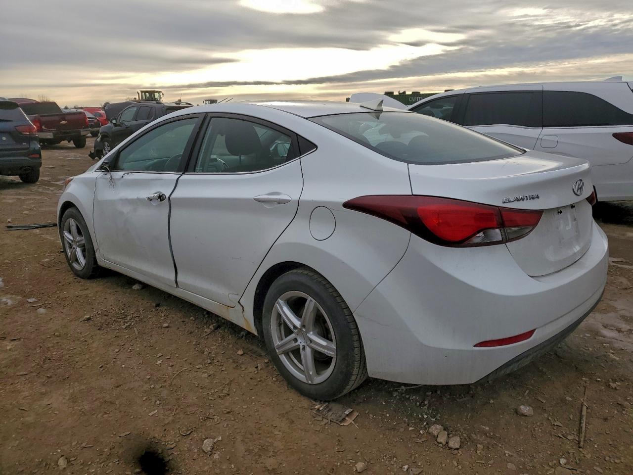 2016 HYUNDAI ELANTRA SE photo 2