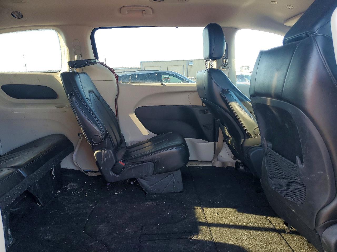 2021 CHRYSLER VOYAGER LXI photo 31