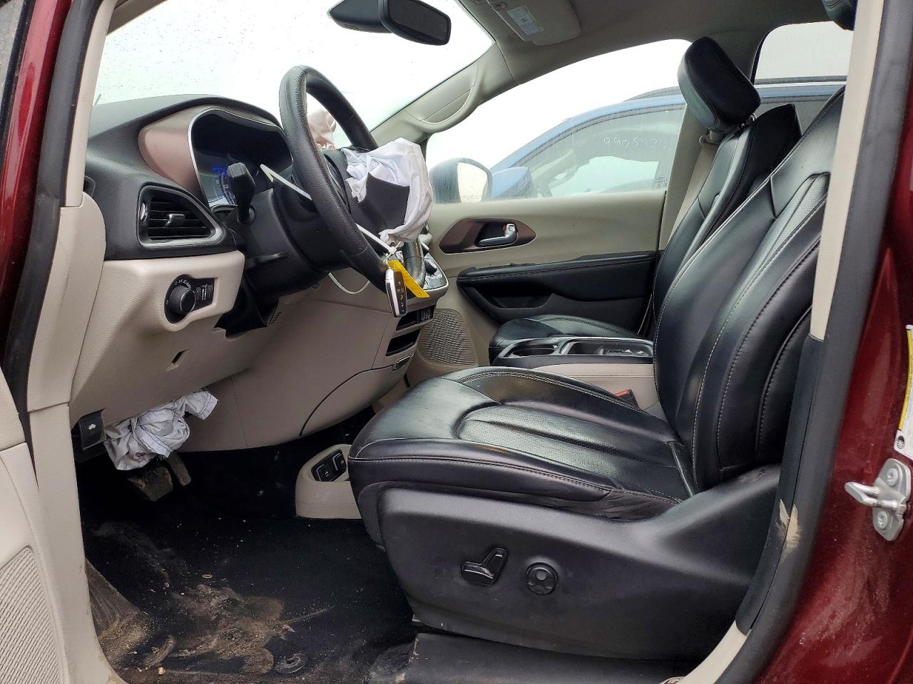 2021 CHRYSLER VOYAGER LXI photo 19