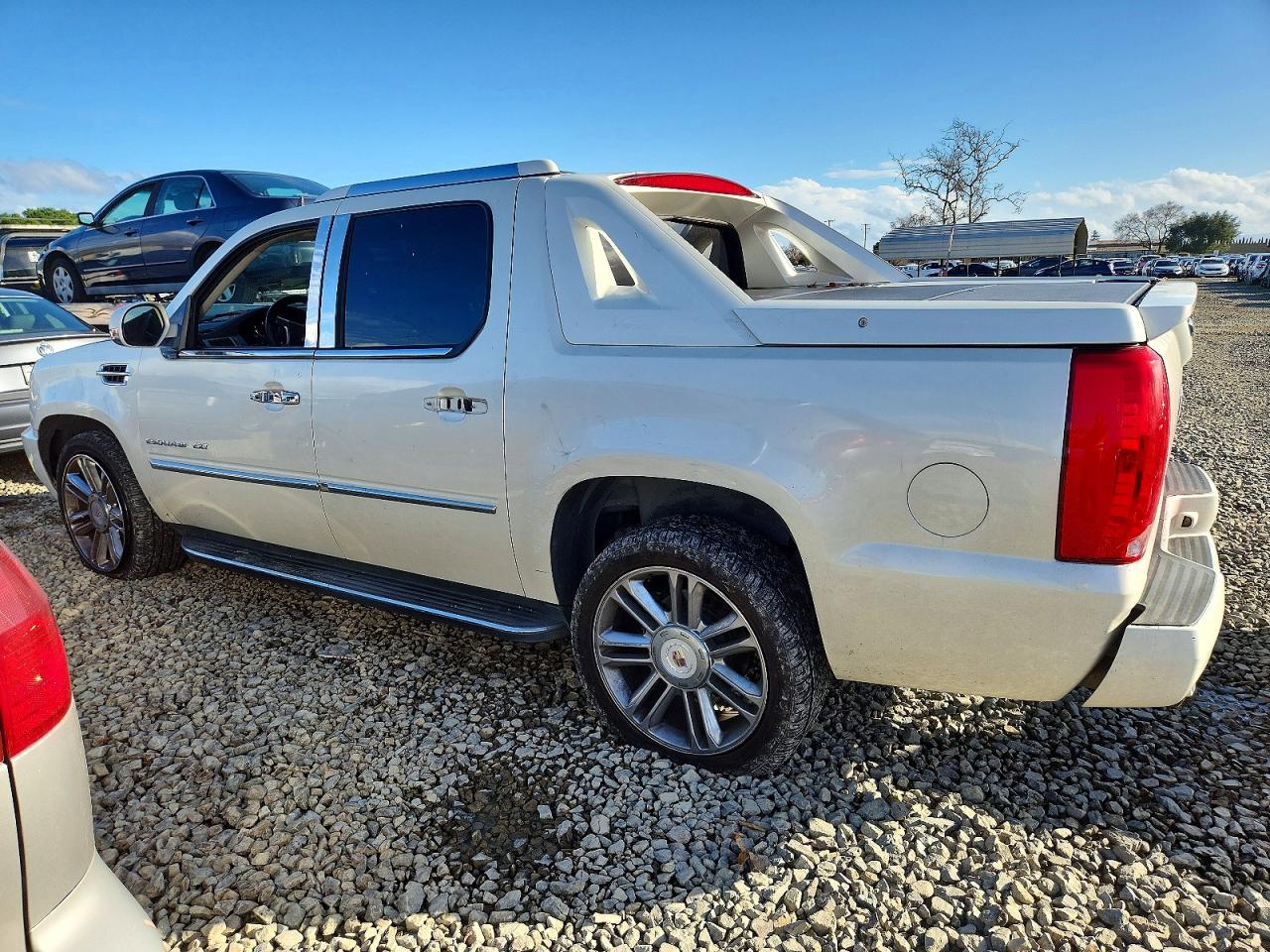 2007 CADILLAC ESCALADE EXT photo 2