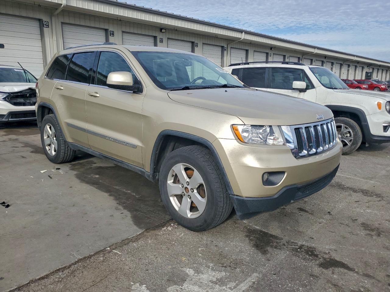 2012 JEEP GRAND CHEROKEE LAREDO photo 4