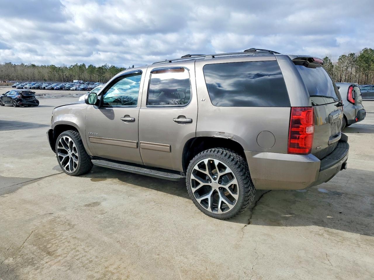 2011 CHEVROLET TAHOE K1500 LT photo 2