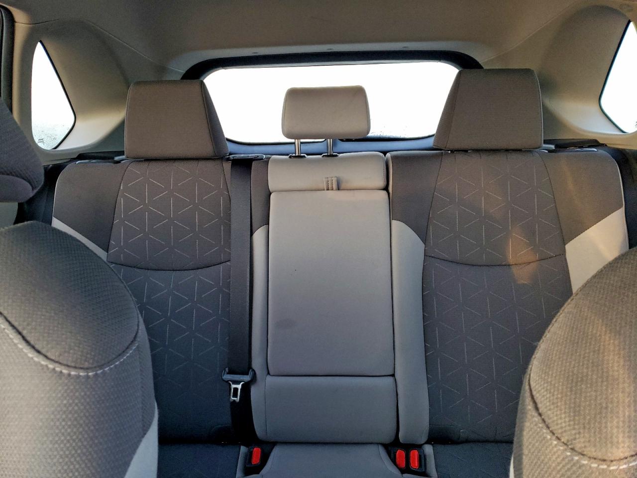 2024 TOYOTA RAV4 XLE photo 10