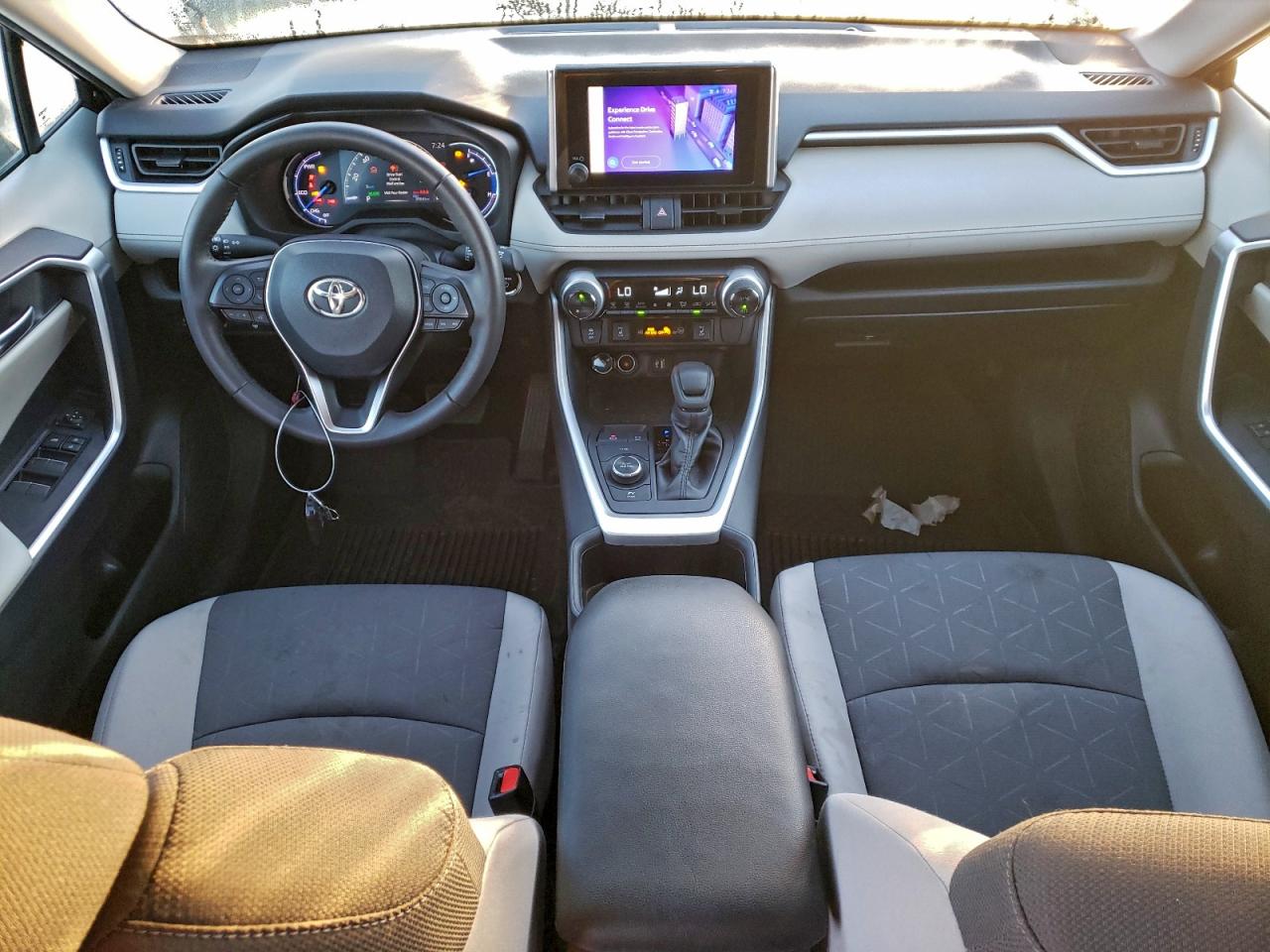 2024 TOYOTA RAV4 XLE photo 8