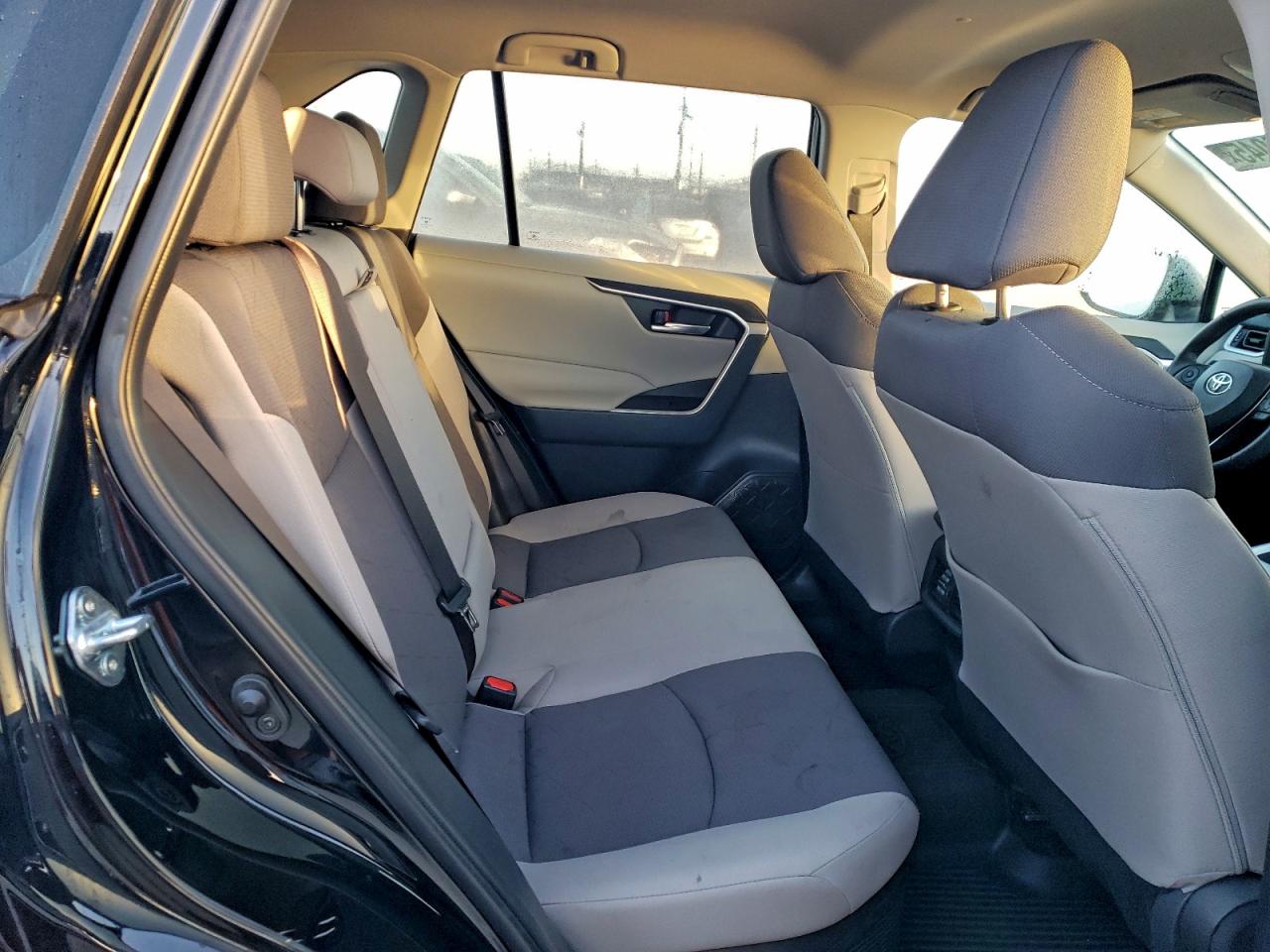 2024 TOYOTA RAV4 XLE photo 11