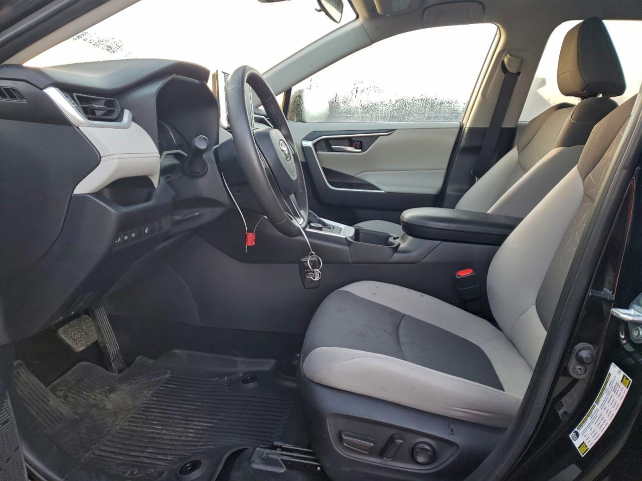 2024 TOYOTA RAV4 XLE photo 7