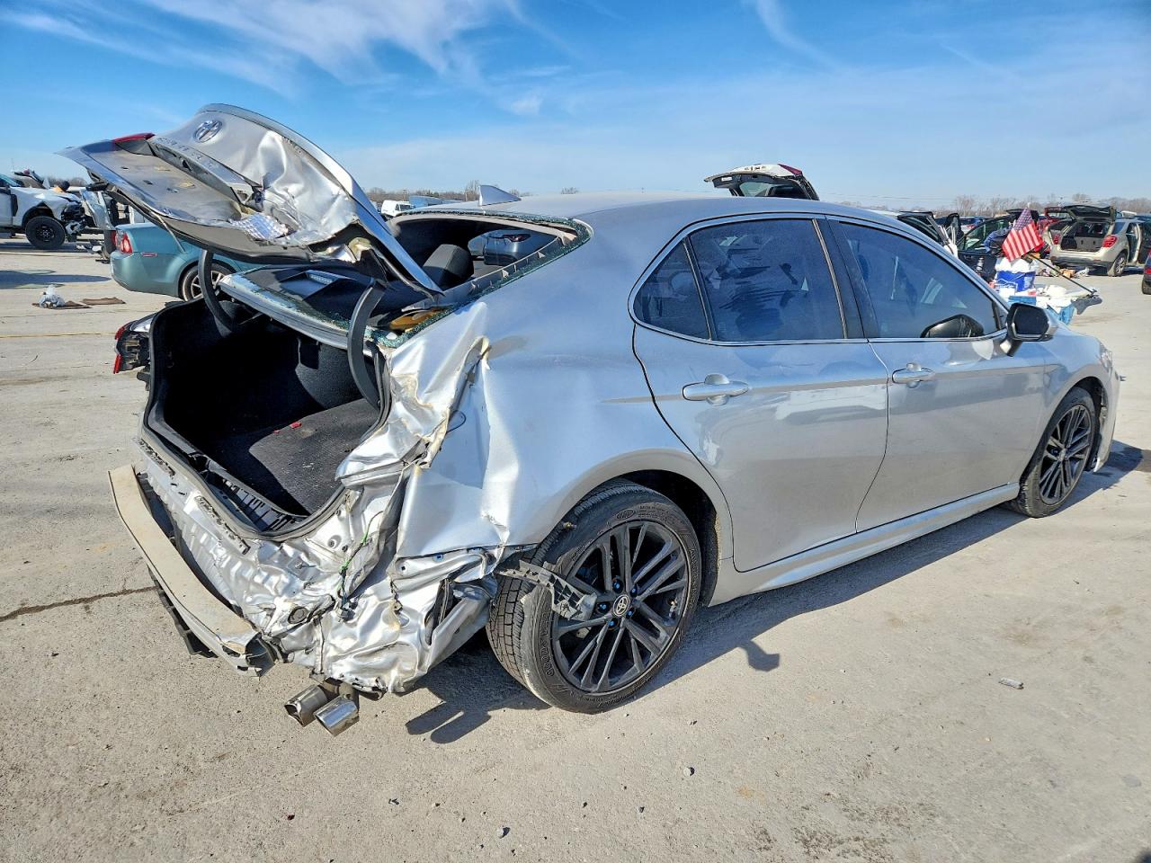 2021 TOYOTA CAMRY SE photo 3
