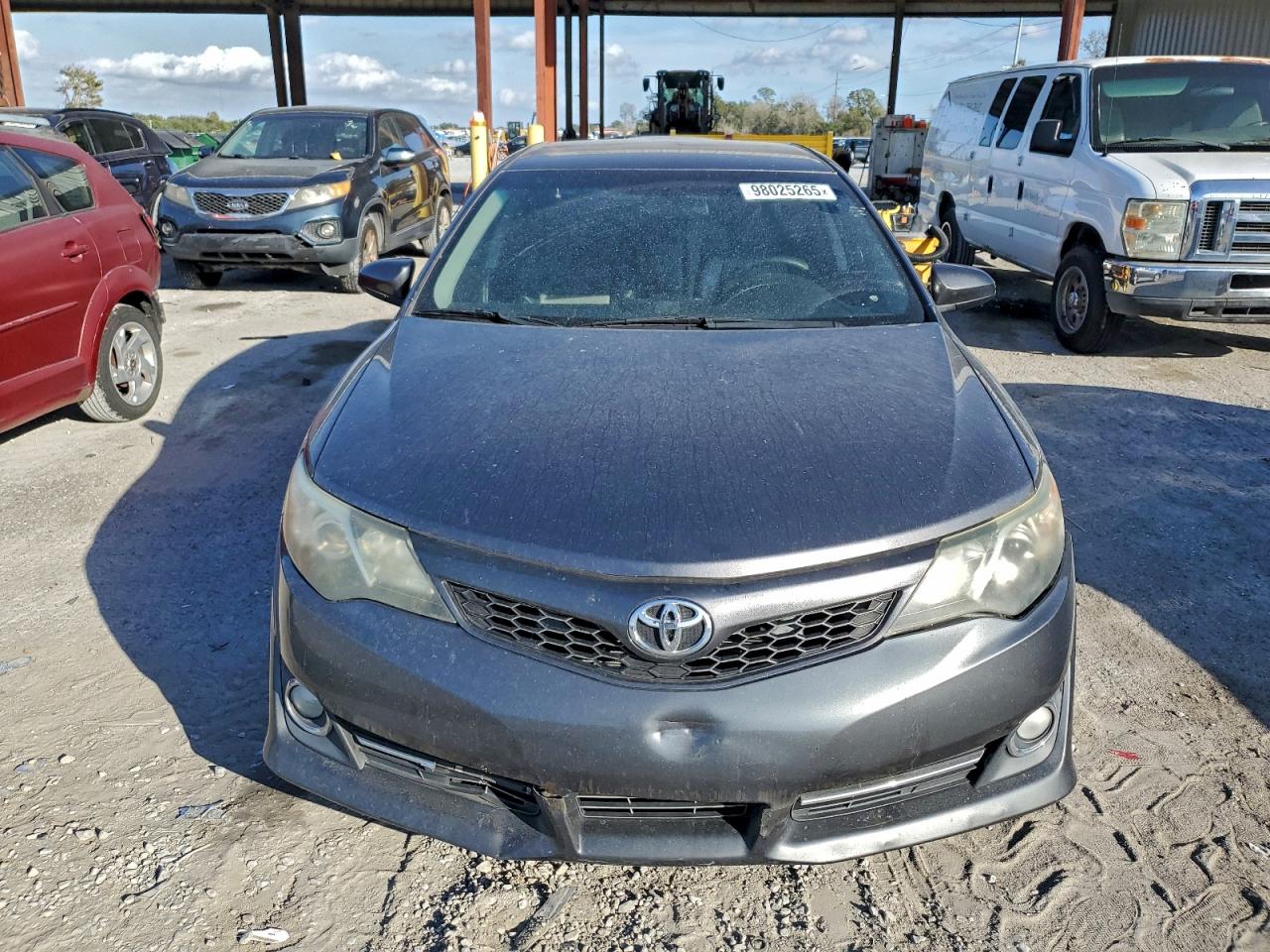 2014 TOYOTA CAMRY L photo 5