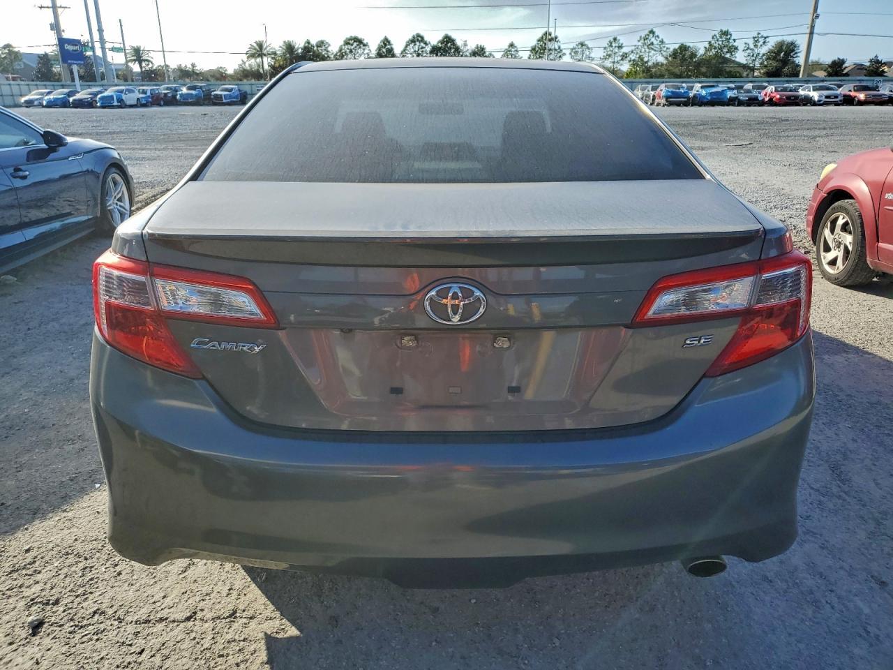 2014 TOYOTA CAMRY L photo 6