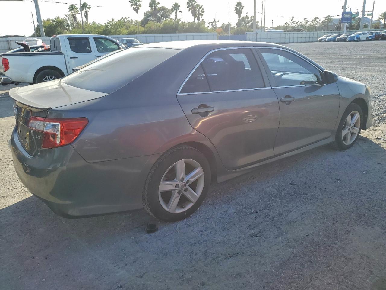 2014 TOYOTA CAMRY L photo 3