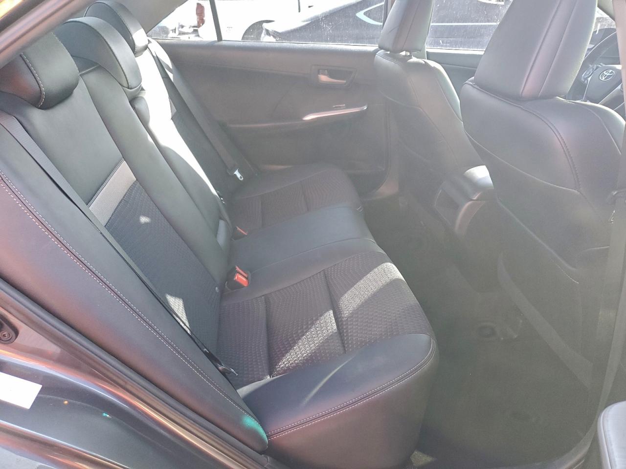 2014 TOYOTA CAMRY L photo 10