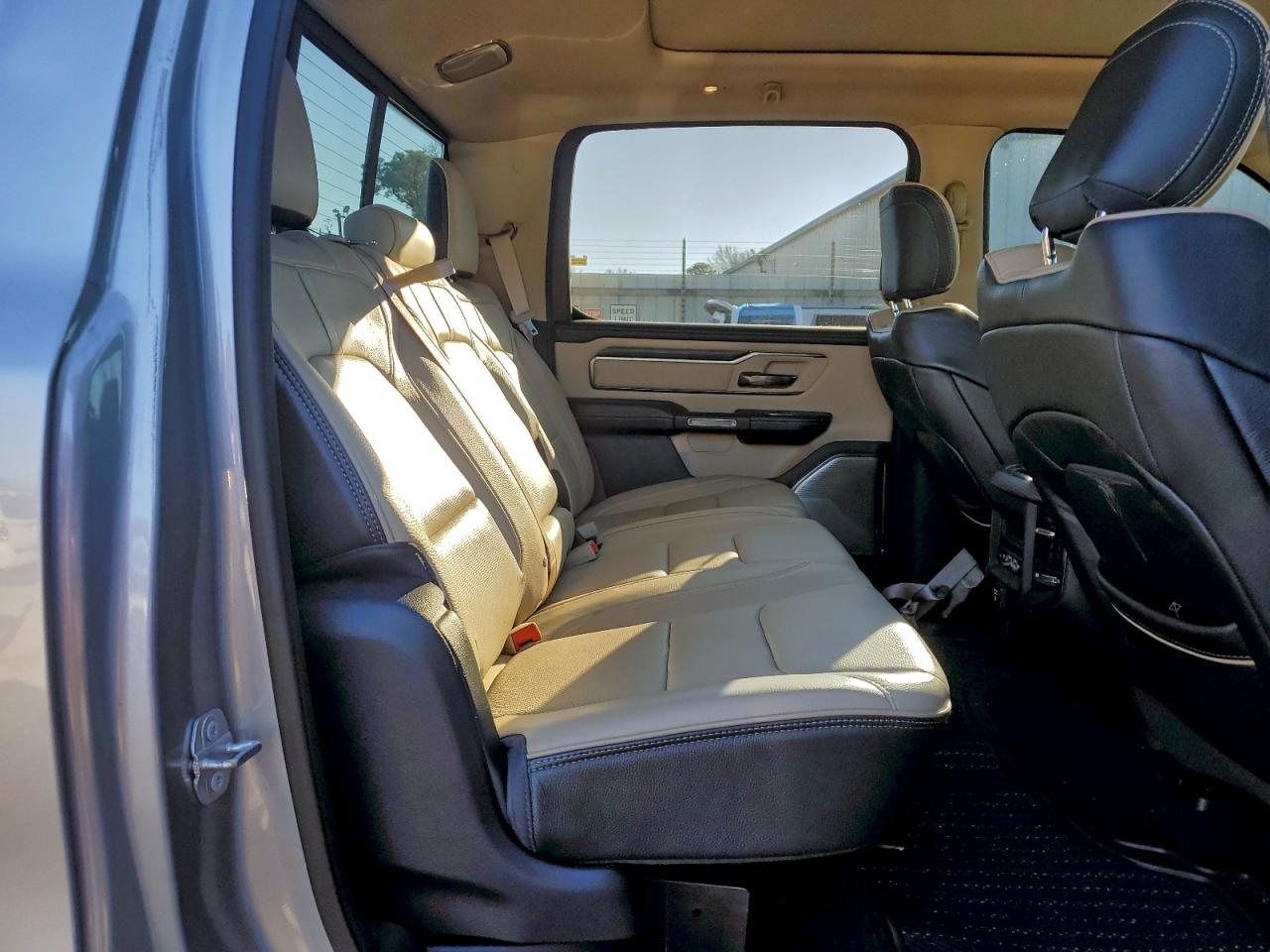 2019 RAM 1500 LIMITED photo 10
