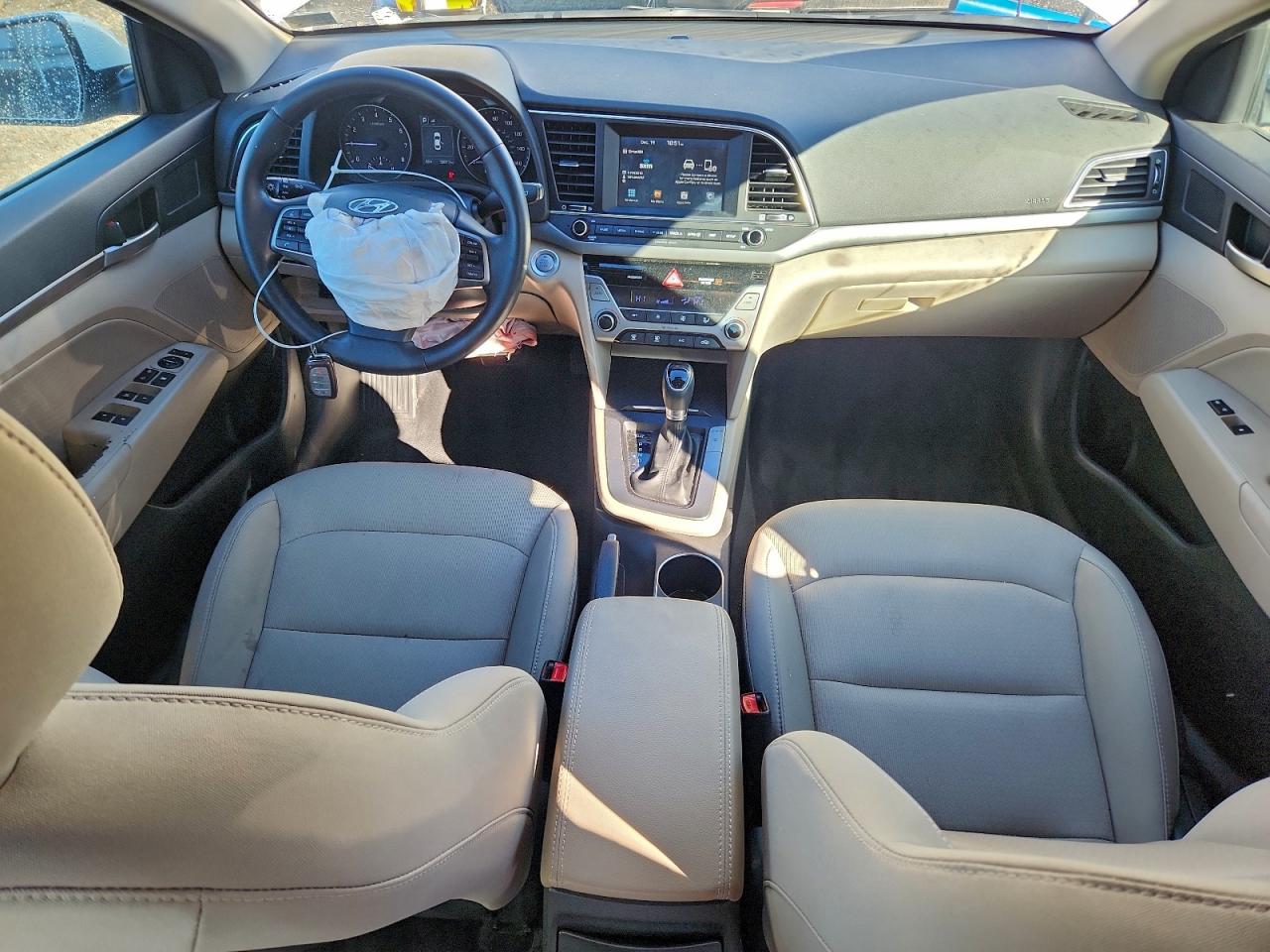 2017 HYUNDAI ELANTRA SE photo 8