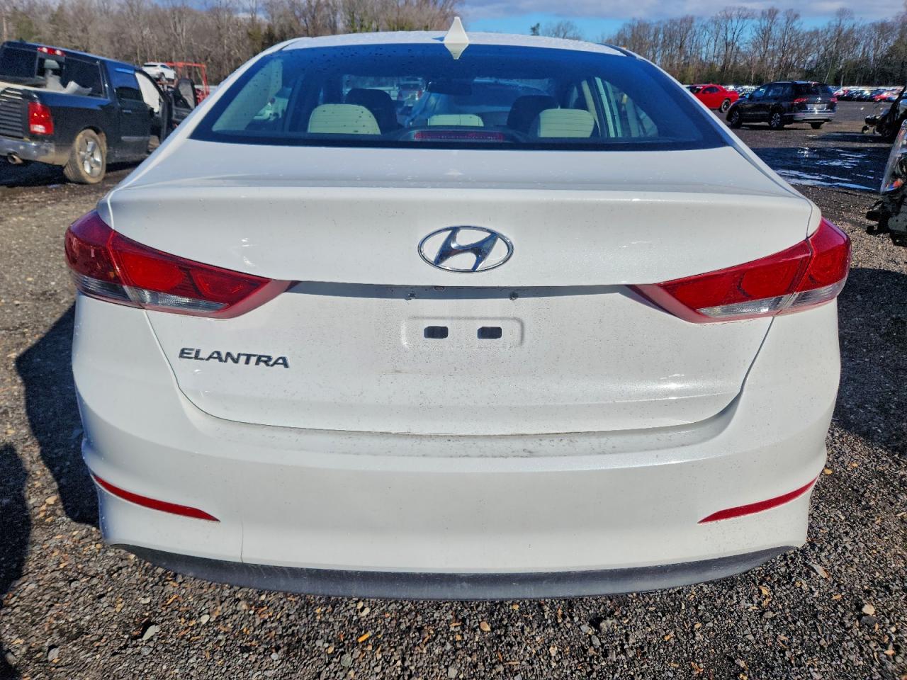 2017 HYUNDAI ELANTRA SE photo 6