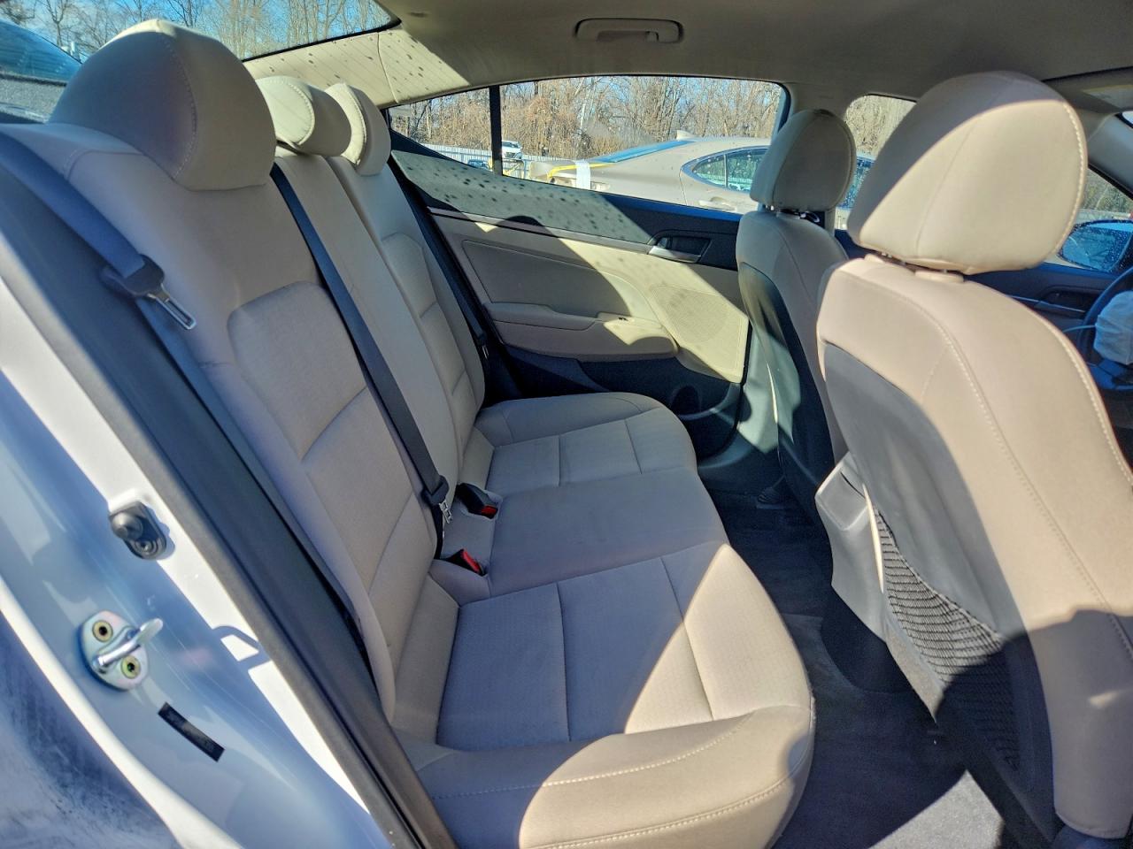 2017 HYUNDAI ELANTRA SE photo 10