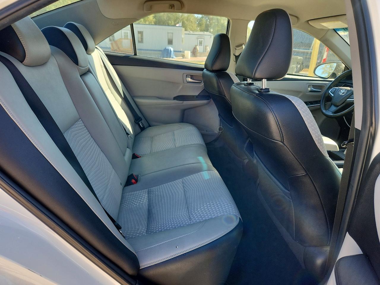 2015 TOYOTA CAMRY LE photo 19