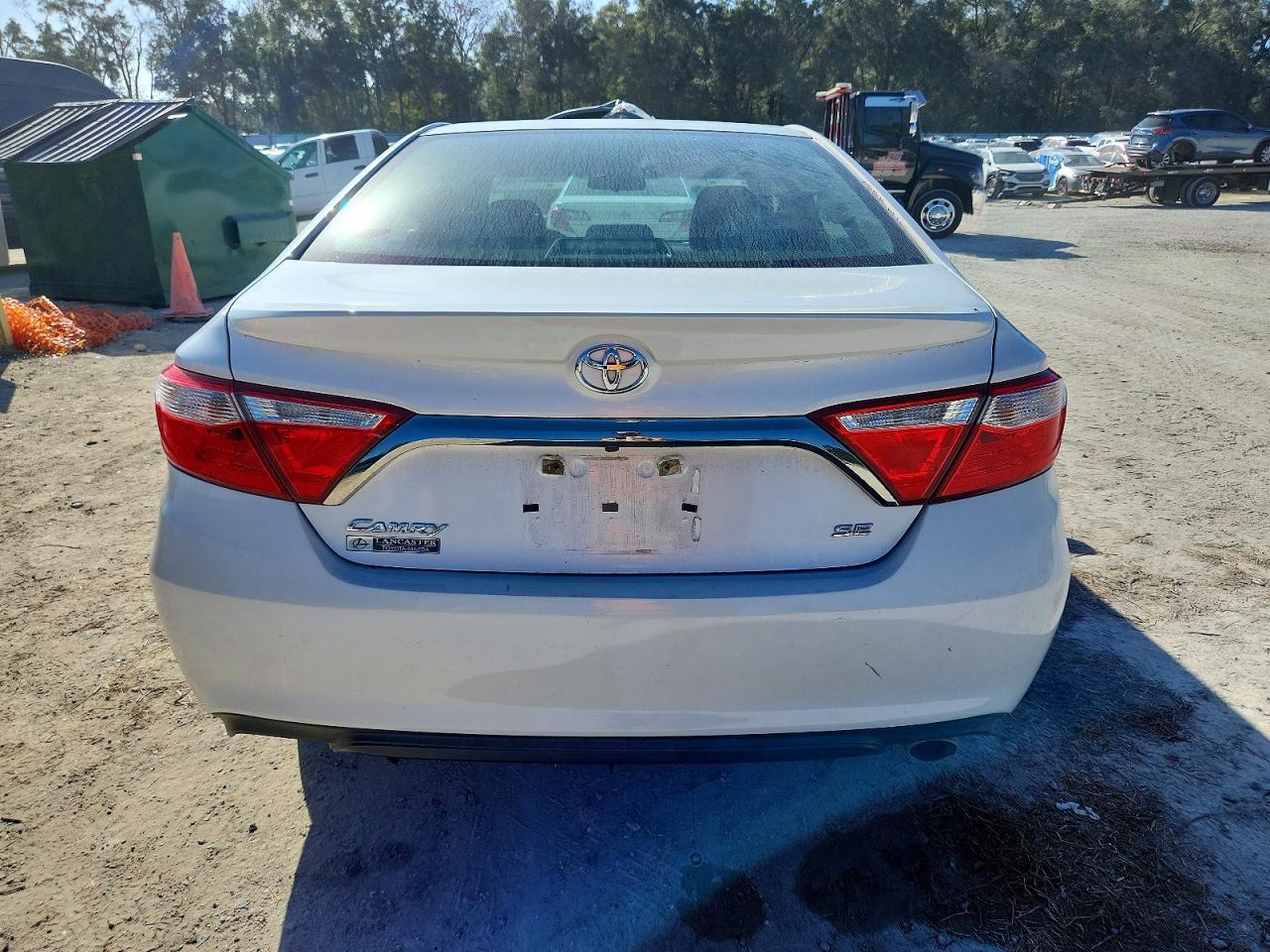 2015 TOYOTA CAMRY LE photo 11