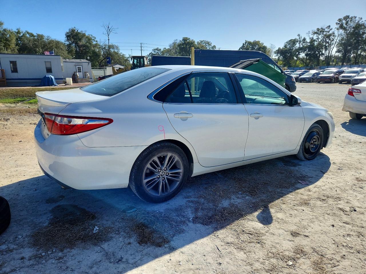 2015 TOYOTA CAMRY LE photo 5