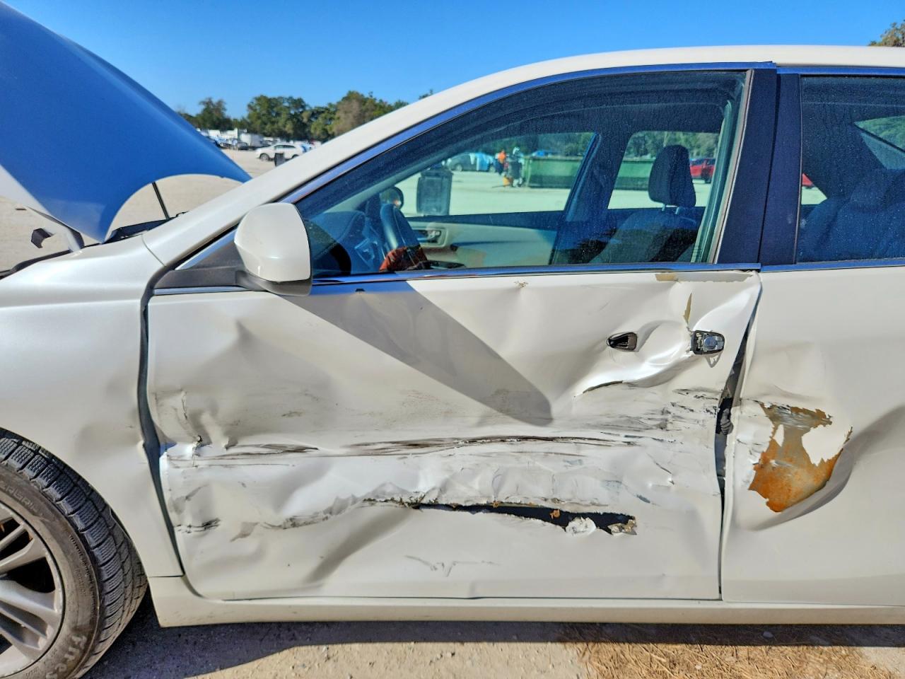 2015 TOYOTA CAMRY LE photo 13