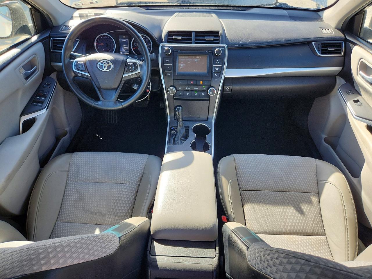 2015 TOYOTA CAMRY LE photo 15