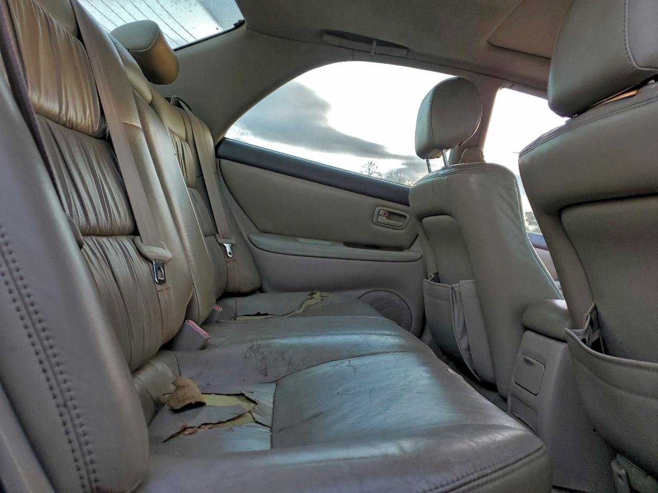 1999 LEXUS ES 300 photo 10