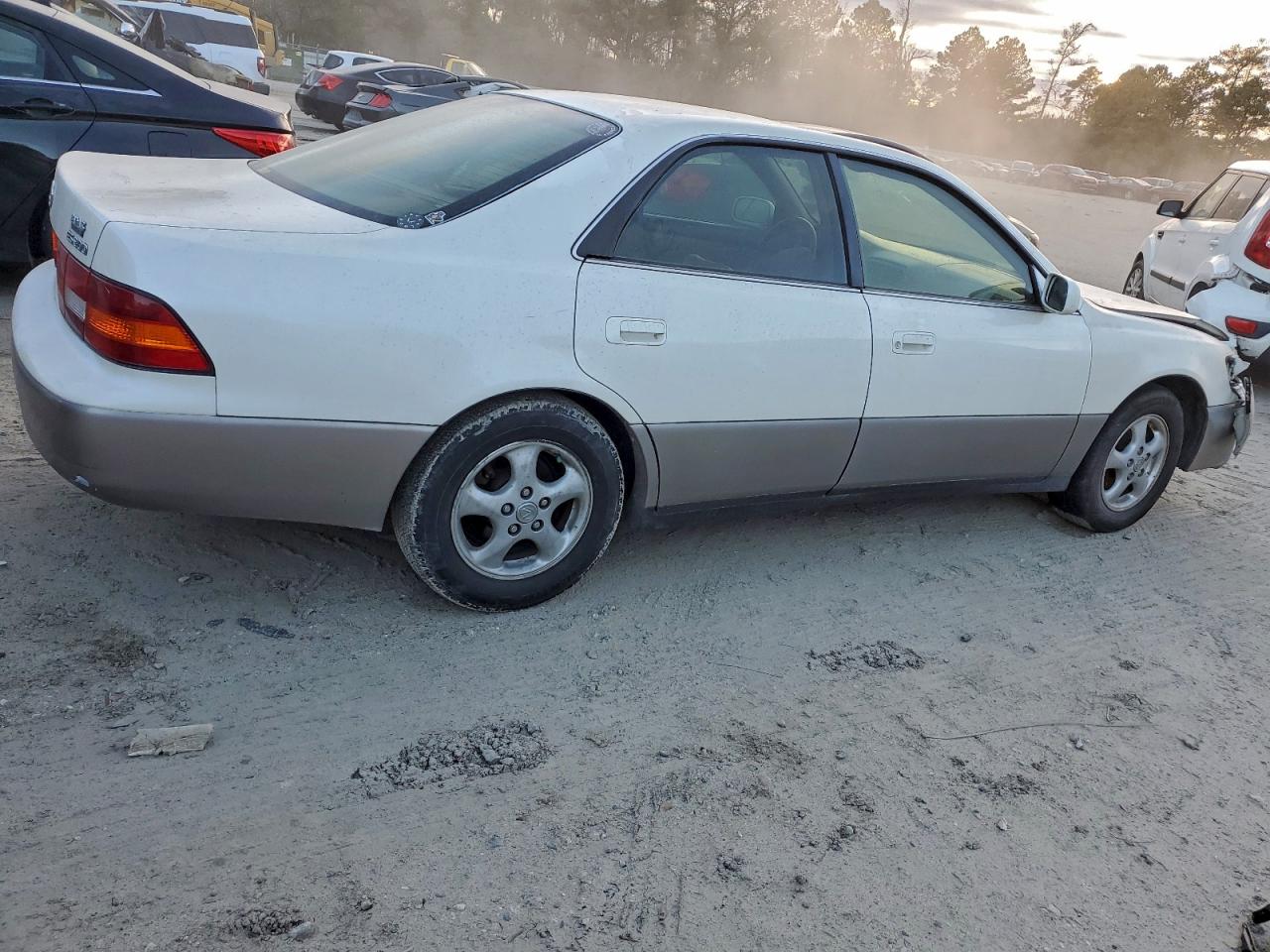 1999 LEXUS ES 300 photo 3