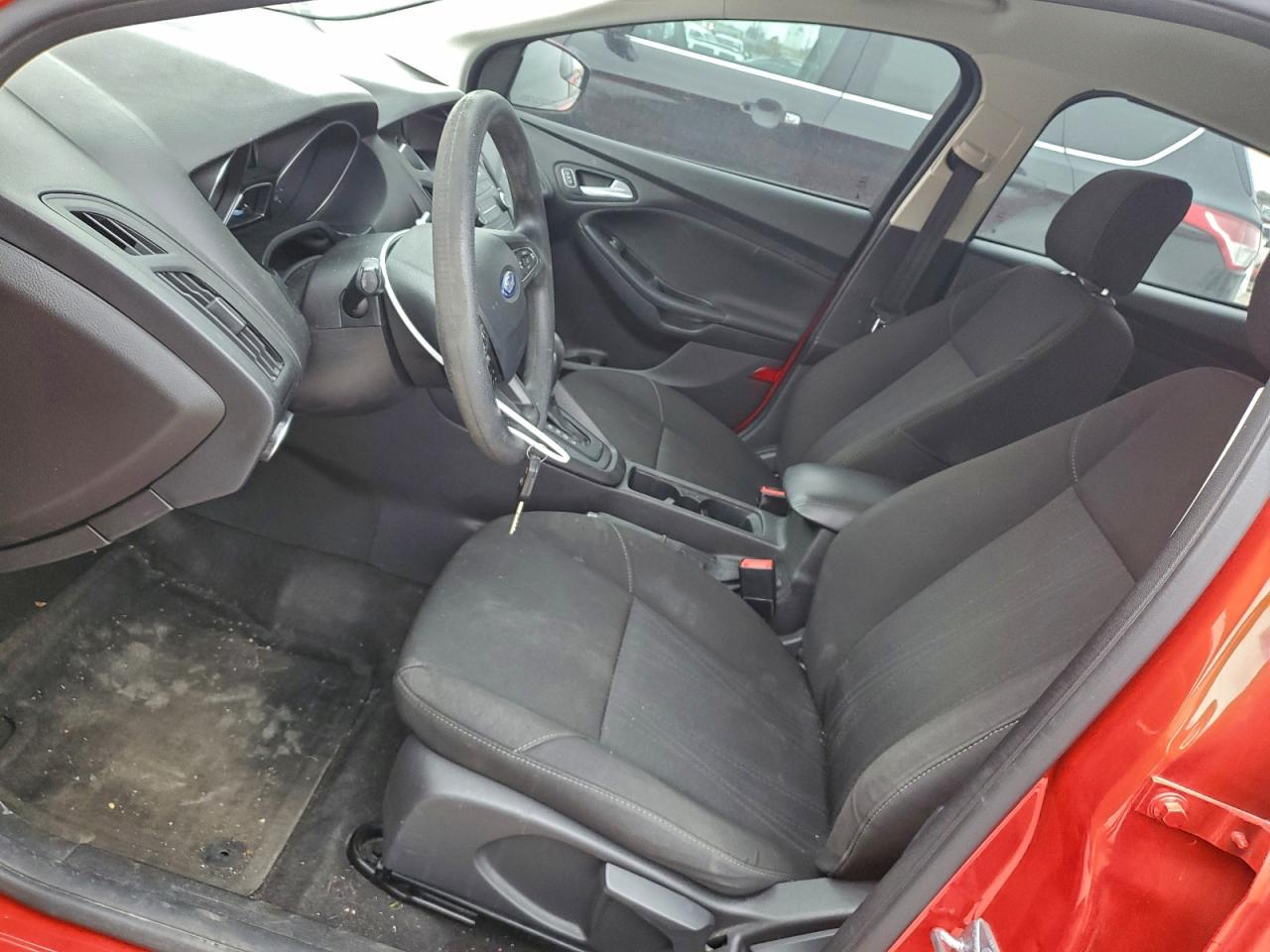 2017 FORD FOCUS SE photo 7