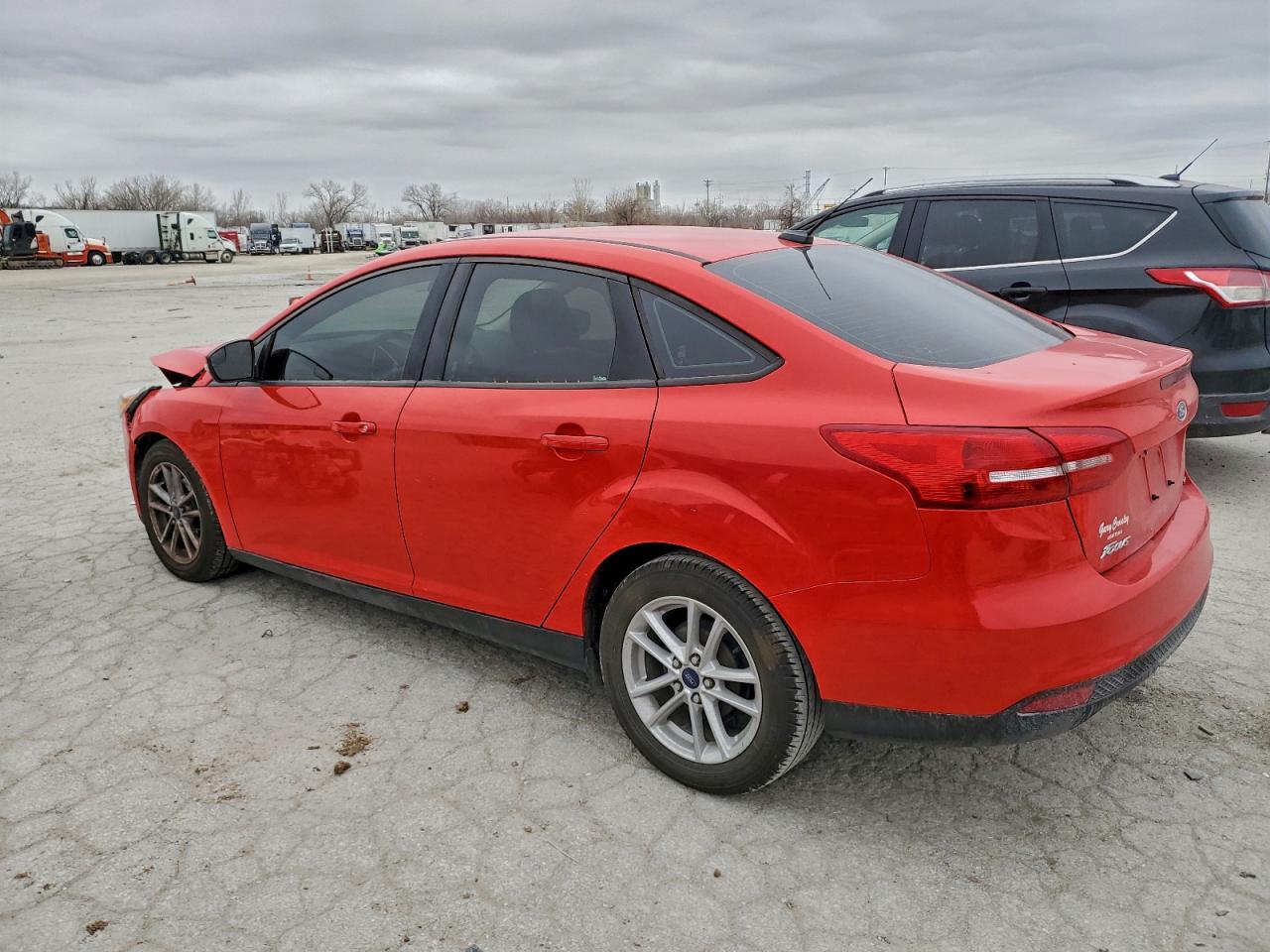 2017 FORD FOCUS SE photo 2