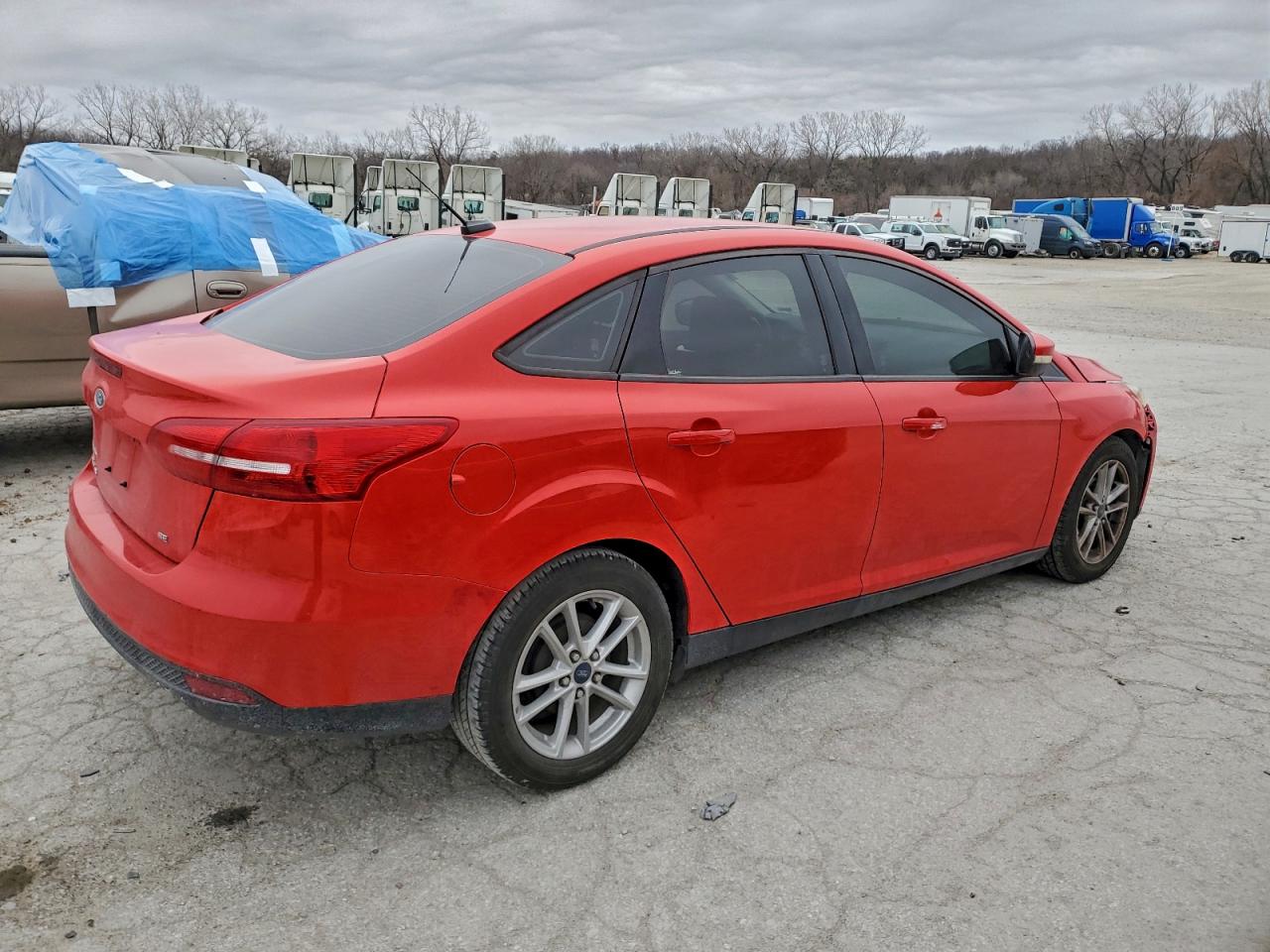 2017 FORD FOCUS SE photo 3