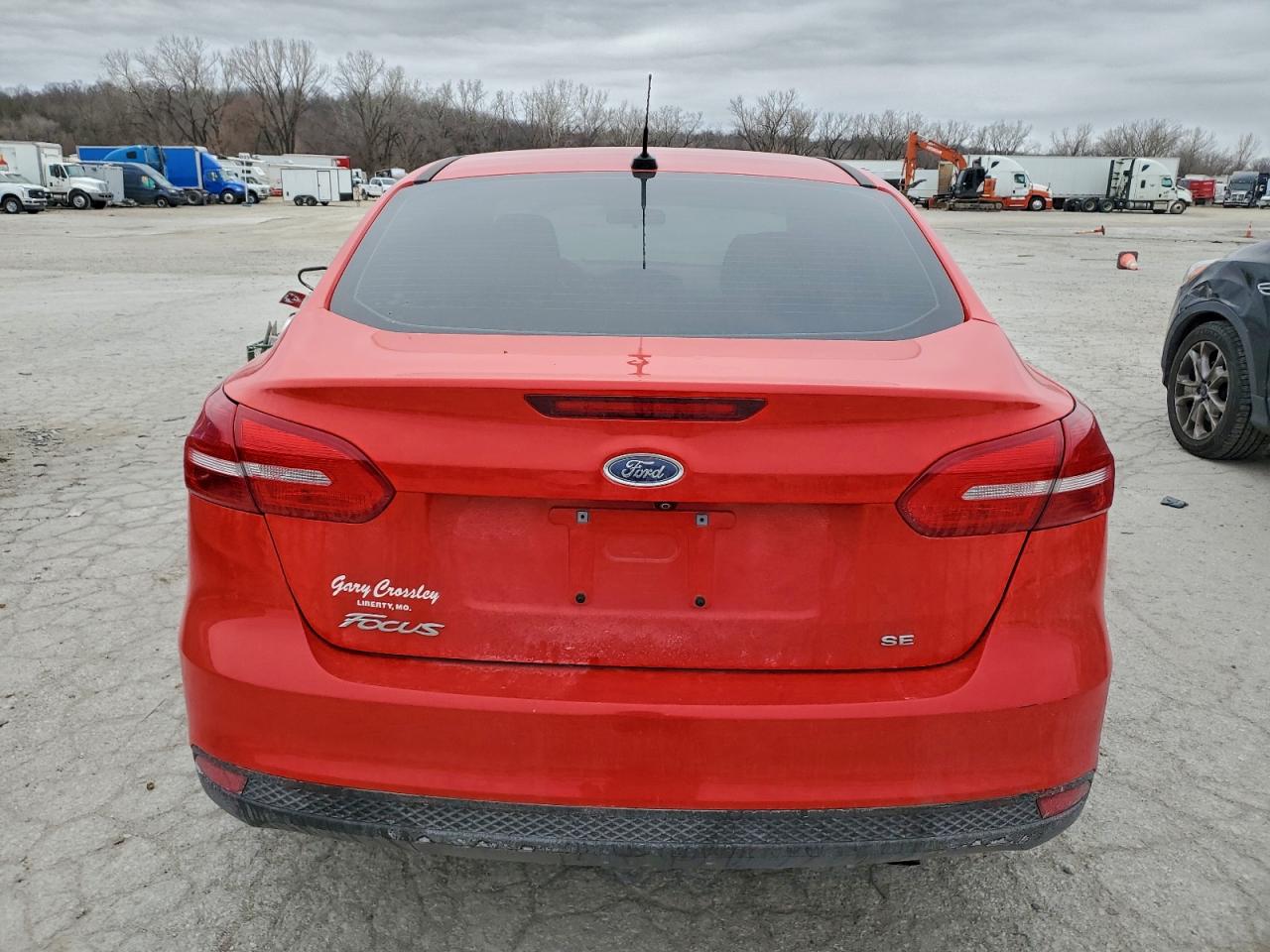 2017 FORD FOCUS SE photo 6