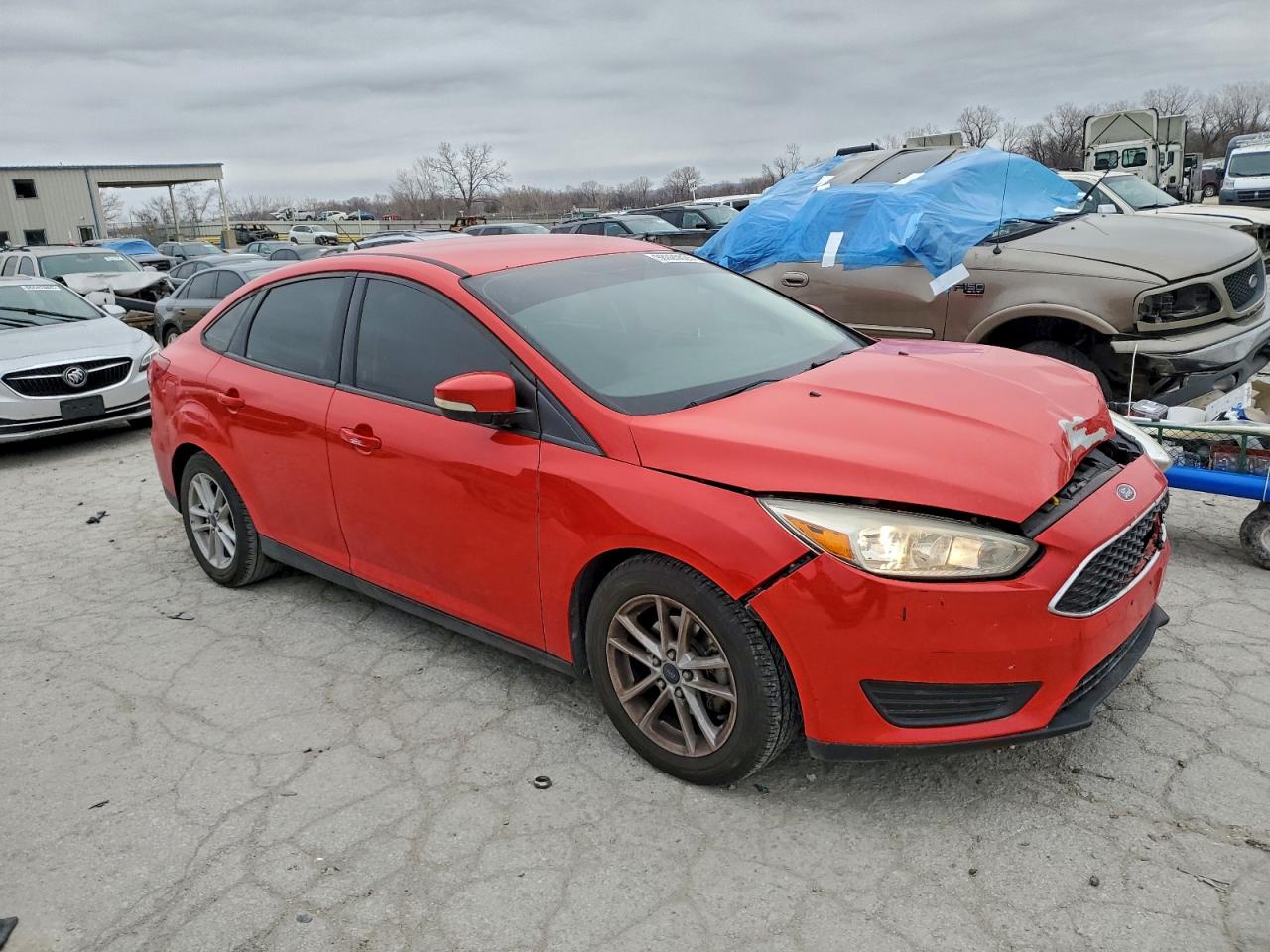 2017 FORD FOCUS SE photo 4