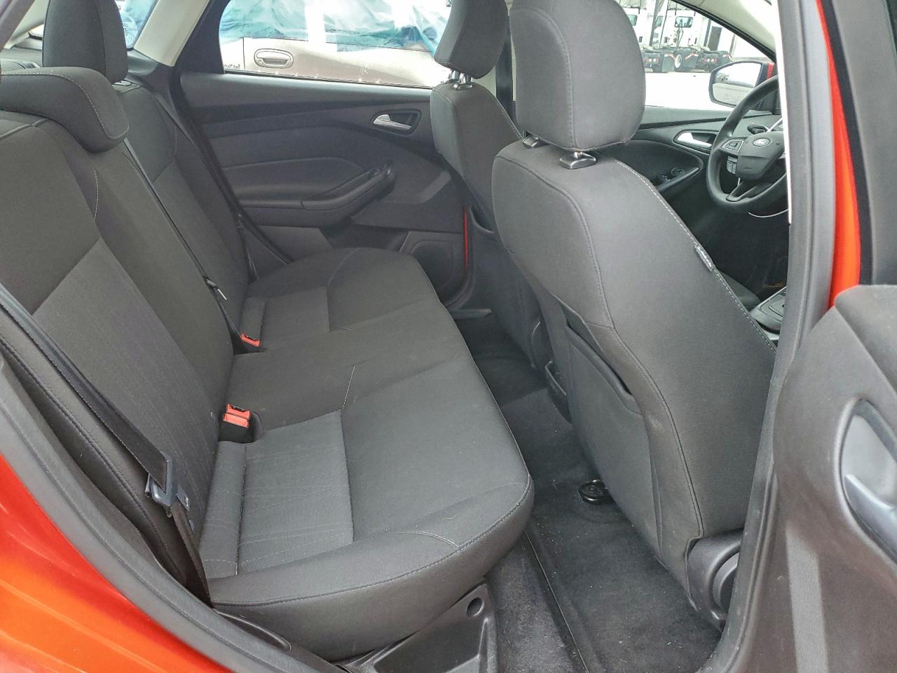 2017 FORD FOCUS SE photo 10